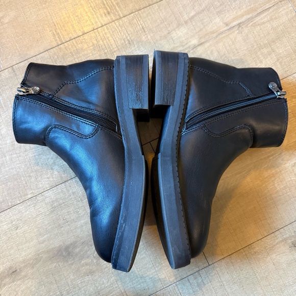 Blowfish Malibu Vienna boot vegan zipper stacked heel black size 8 - Picture 11 of 15